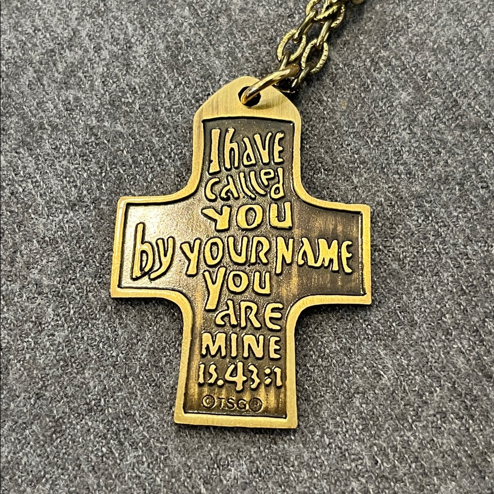 π»3/$15 Terra Santa Guild Brasstone Enameled Cross-Isaiah 43:1 - Picture 3 of 6
